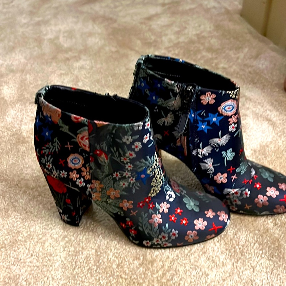 Dark Navy Floral Sam Edelman Booties Size 7